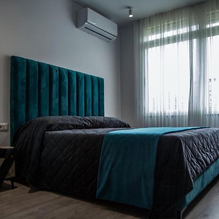 Lucas Central Premium Studios Тирана Экстерьер фото