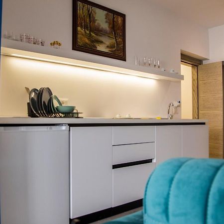 Lucas Central Premium Studios Тирана Экстерьер фото