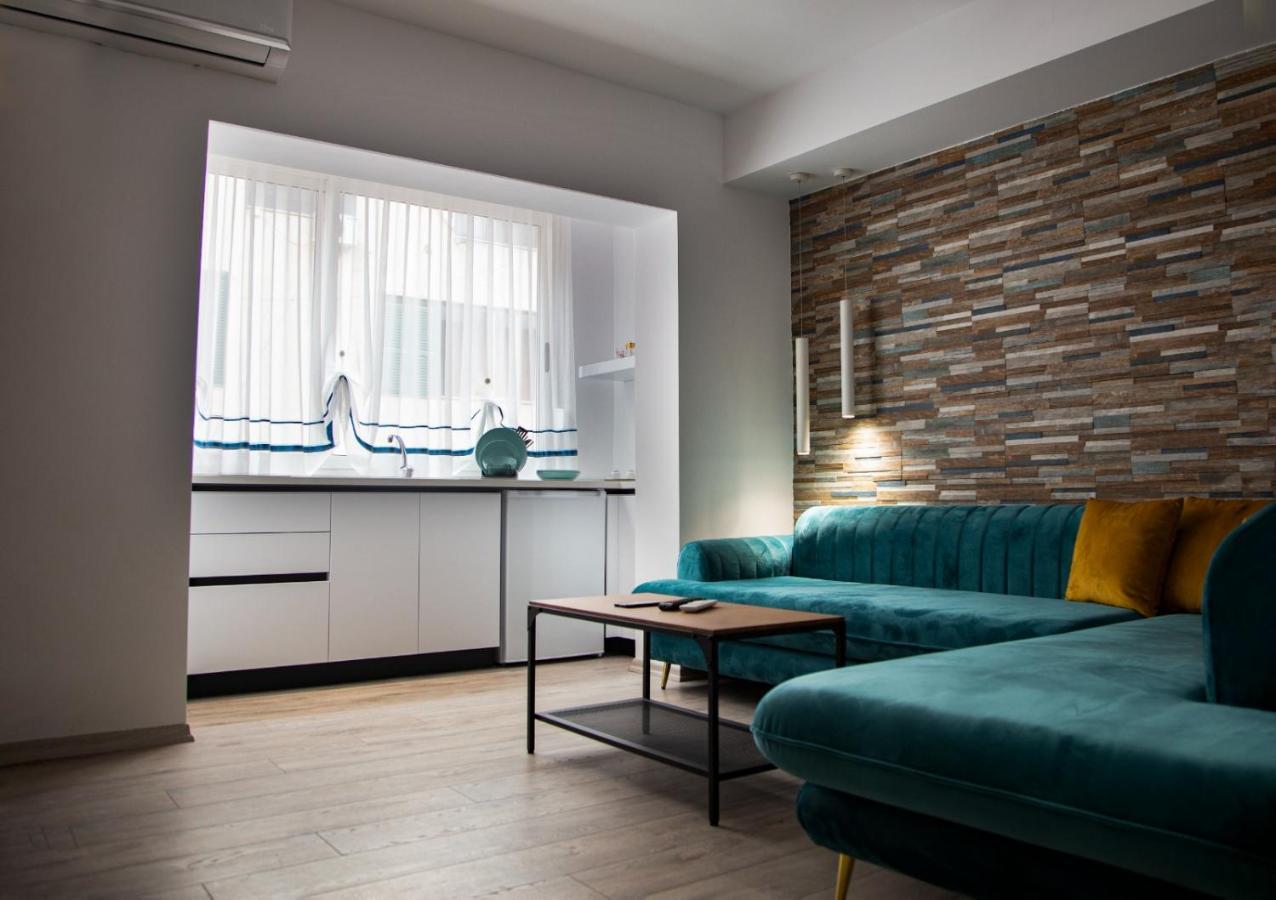 Lucas Central Premium Studios Тирана Экстерьер фото