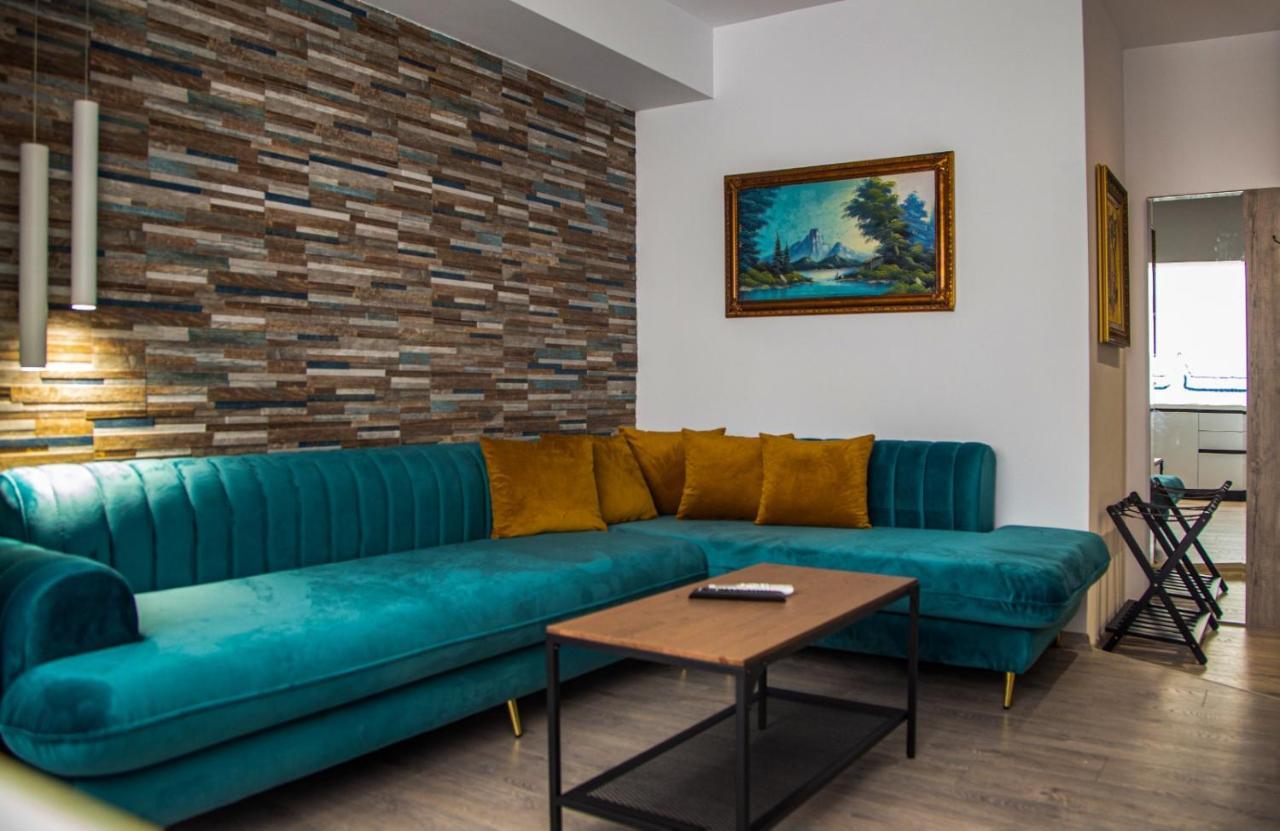 Lucas Central Premium Studios Тирана Экстерьер фото